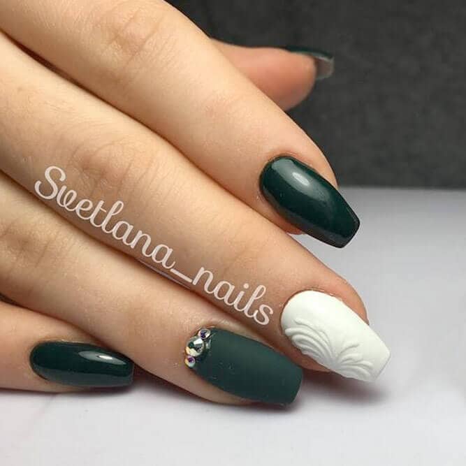 Grecian Inspired Black And White Short Nail Design